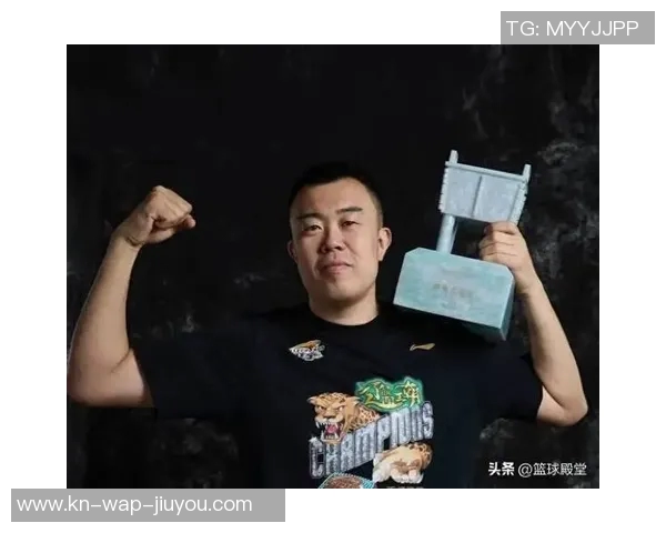 韩德君：从篮球新星到CBA传奇的奋斗历程与荣耀时刻